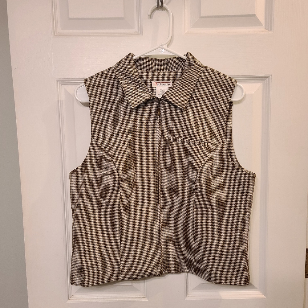 Talbots Size Medium Women's sleeveless full zip up vest